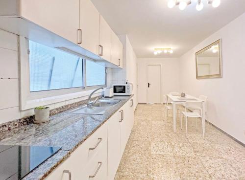 COZY 2bedroom apartments in Los Cristianos — 4-Star Luxury Hotel in Arona, Spain