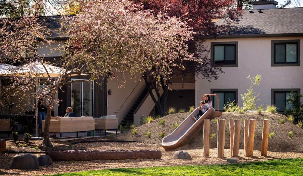 Sharon Green Condominiums — 4-Star Luxury Hotel in Menlo Park, United States