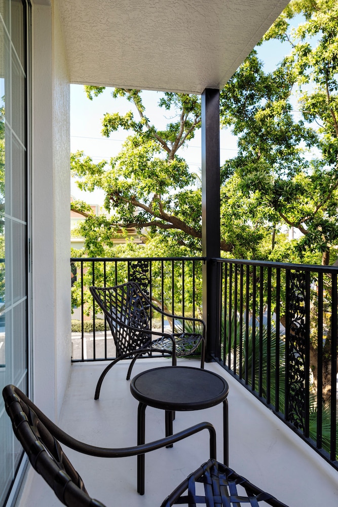 The Capri Inn - photo 20