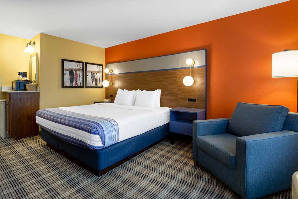 AmericInn by Wyndham Fulton Clinton - photo 11