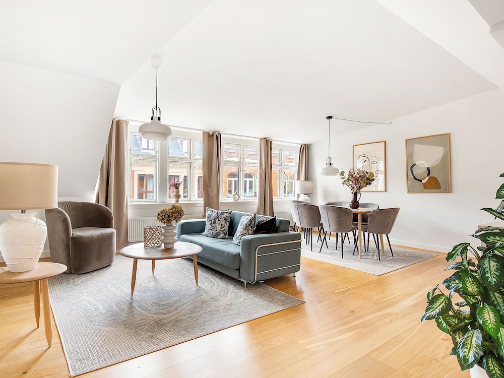 Leaves 4 Precious 2 Bdr Apt in Central Copenhagen — 4-Star Luxury Hotel in Copenhagen, Denmark