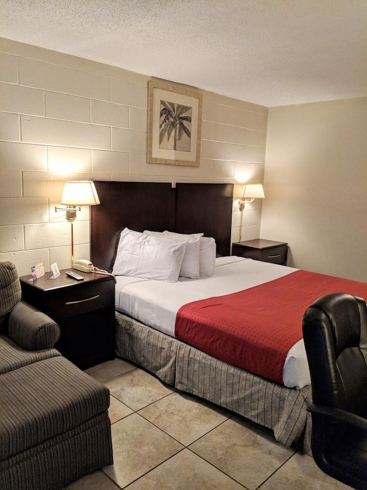 American Quality Lodge Panama City - photo 10