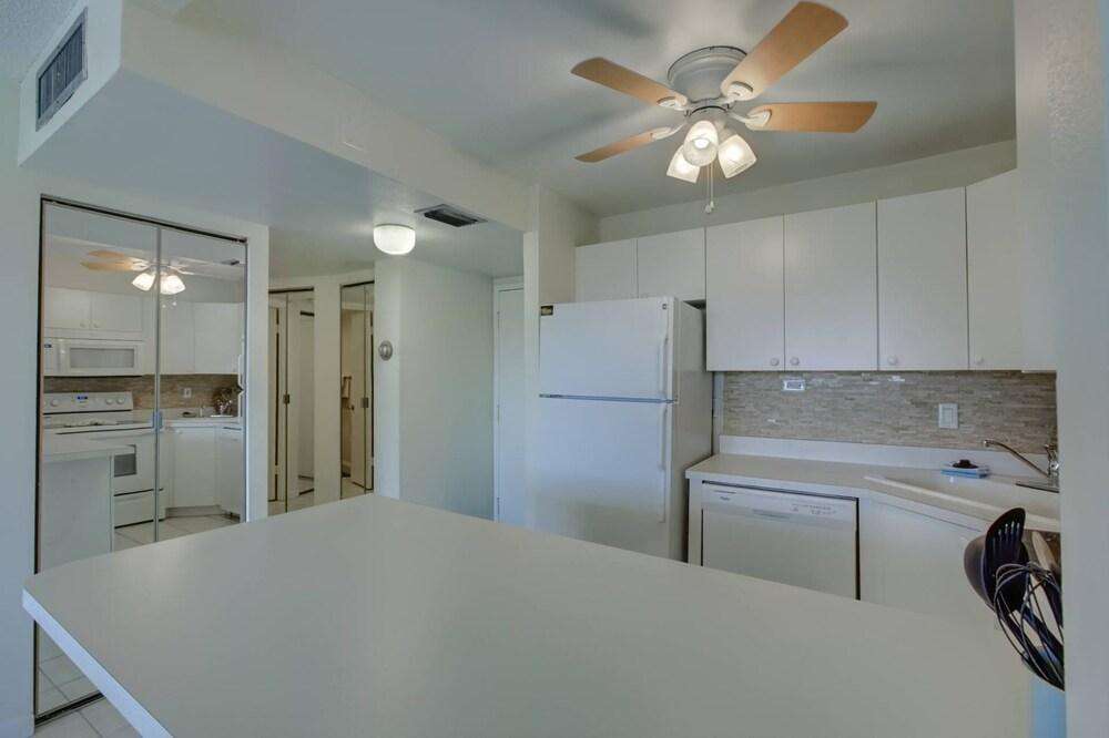 Harbor Towers Yacht Pool 1 Br condo by RedAwning - photo 7