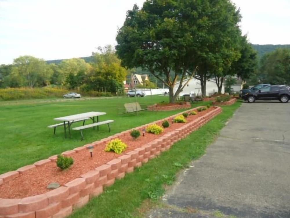 Relax Inn Elmira - photo 26