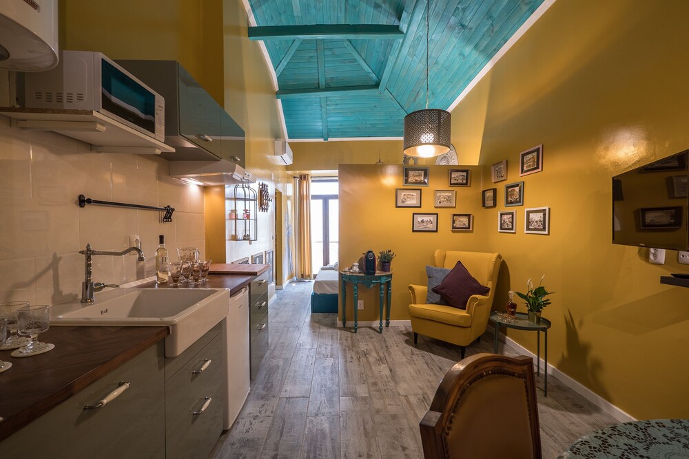 Y.Baixa Boutique Apartments — 4-Star Luxury Hotel in Setubal, Portugal