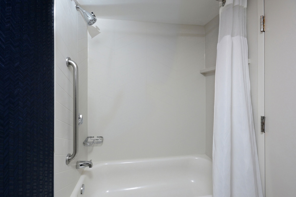 Fairfield Inn by Marriott Greensboro Airport - photo 12