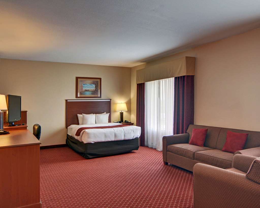 Quality Suites Near Cedar Creek Lake - photo 6