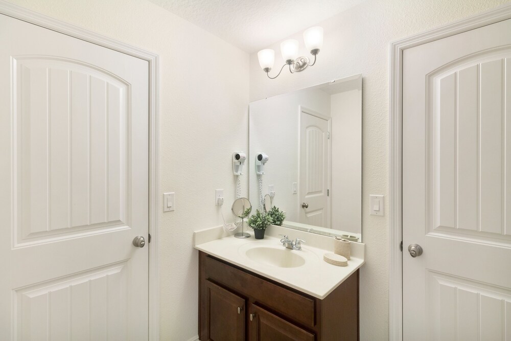 6 Bedrooms 5 Bathrooms Solterra 4193 Od - photo 40