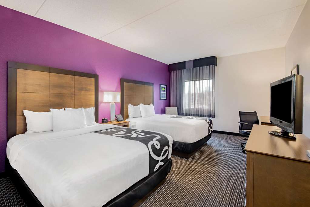 La Quinta Inn & Suites by Wyndham Baltimore BWI Airport - photo 58
