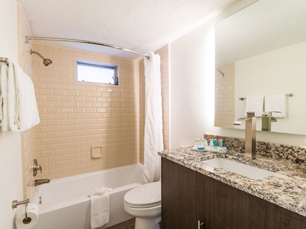 Hibiscus Suites Gateway to Siesta Key - photo 17
