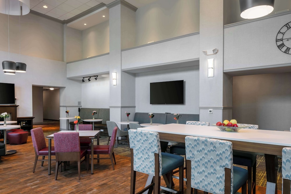 Hampton Inn & Suites Grafton - photo 35