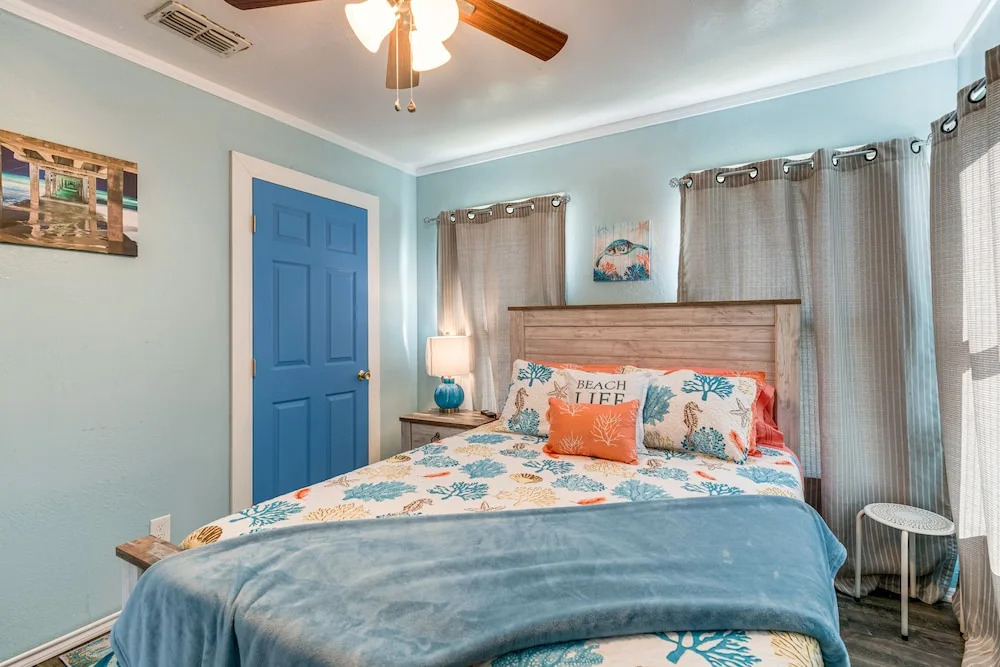 Aransas Pass Home w Fire Pit: 2 Mi to Redfish Bay - photo 3