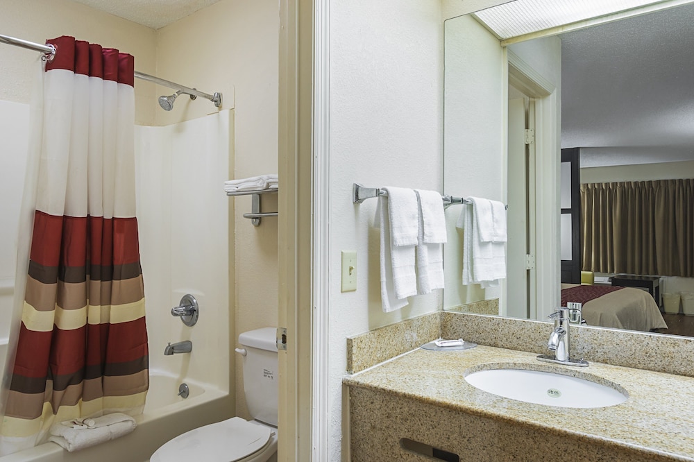 Red Roof Inn & Suites Scottsboro - photo 33