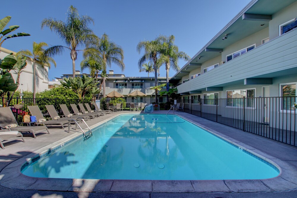 La Avenida Inn - photo 25