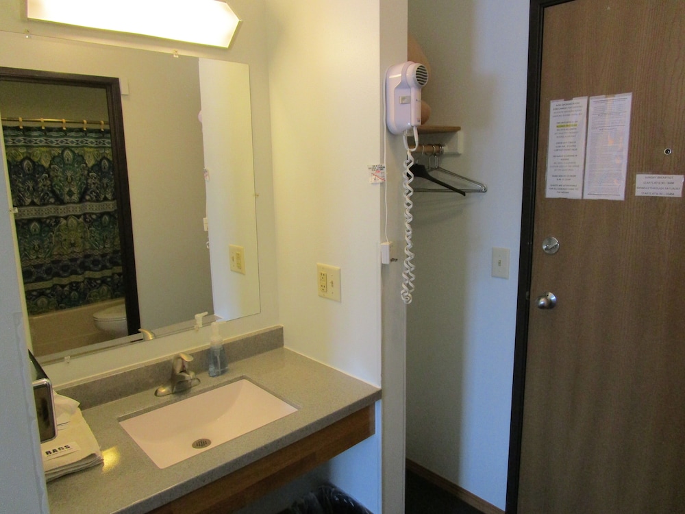 Dakota Country Inn & Suites - photo 27