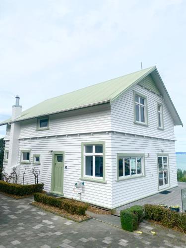 Spectacular View atop Napier Hill Space for all — 4-Star Luxury Hotel in Napier, New Zealand