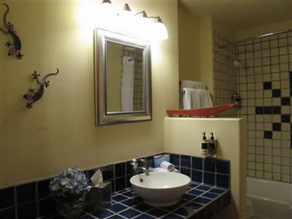 The Abiquiu Inn - photo 44