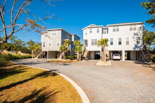 Intracoastal Views by Oak Island Accommodations - photo 32