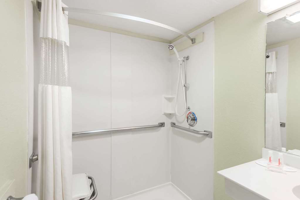 Days Inn & Suites by Wyndham Springfield on I 44 - photo 7