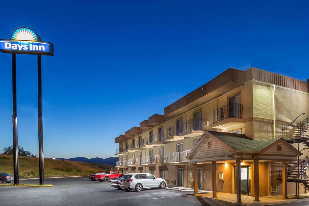 Days Inn by Wyndham Medford in Medford, United States