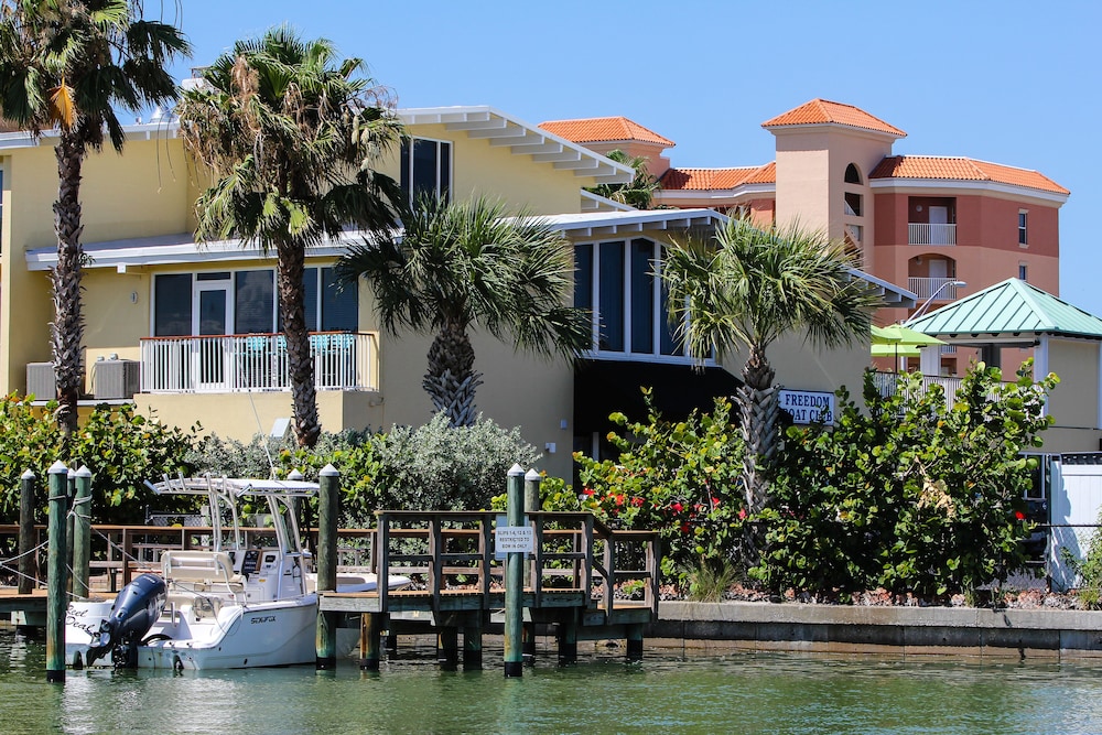 Treasure Island Hotel and Marina - photo 55