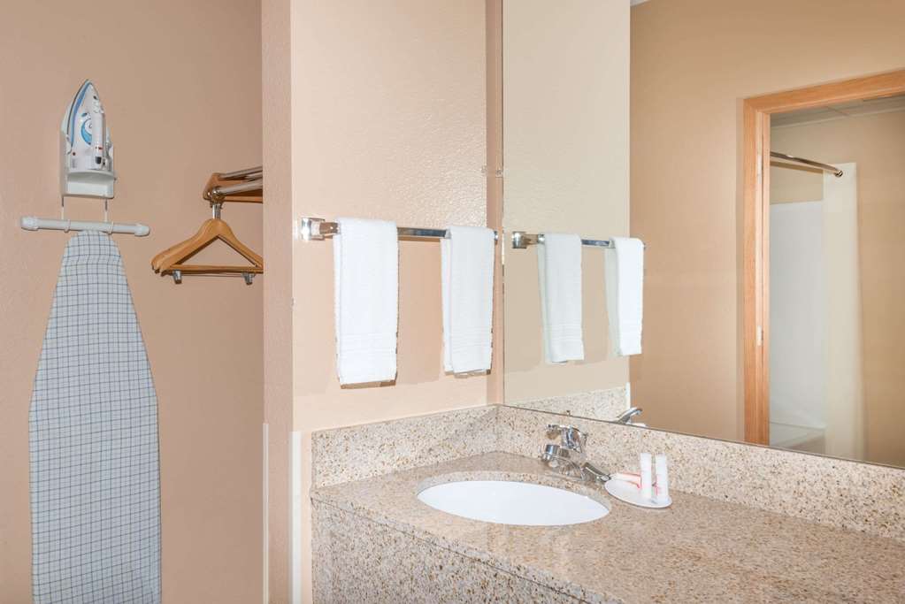 Super 8 by Wyndham Fort Dodge IA - photo 38