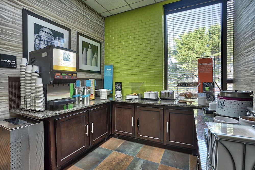 Hampton Inn Norfolk Naval Base - photo 30