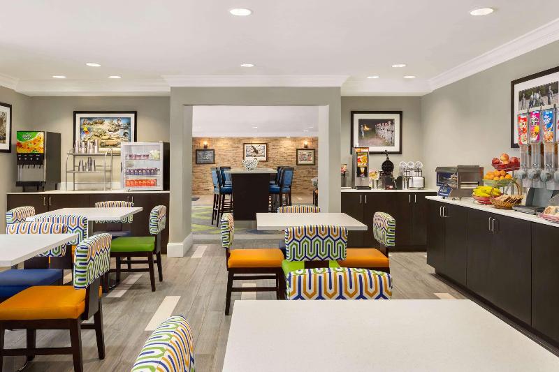 Hawthorn Suites by Wyndham Columbus Fort Benning - photo 21