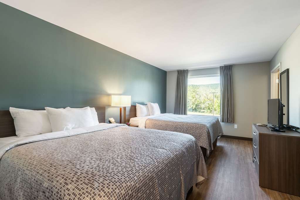 Econo Lodge Dayton North - photo 21