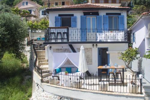 Bay View House — 4-Star Luxury Hotel in None, Greece