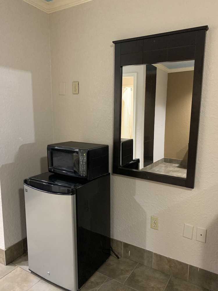 Luxury Inn and Suites - photo 5