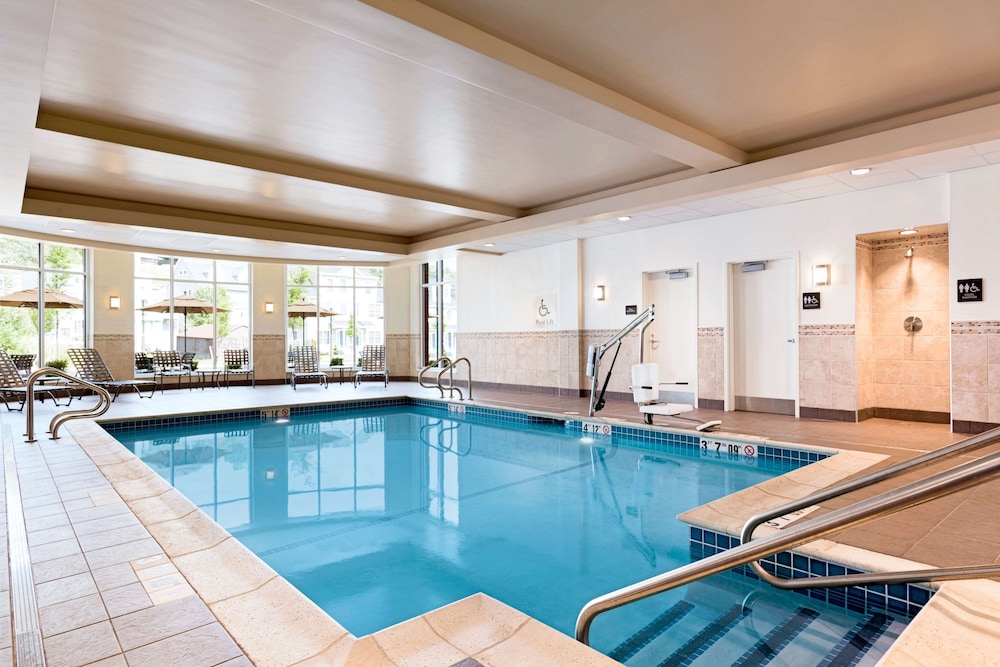 Hilton Garden Inn Boston Logan Airport - photo 36