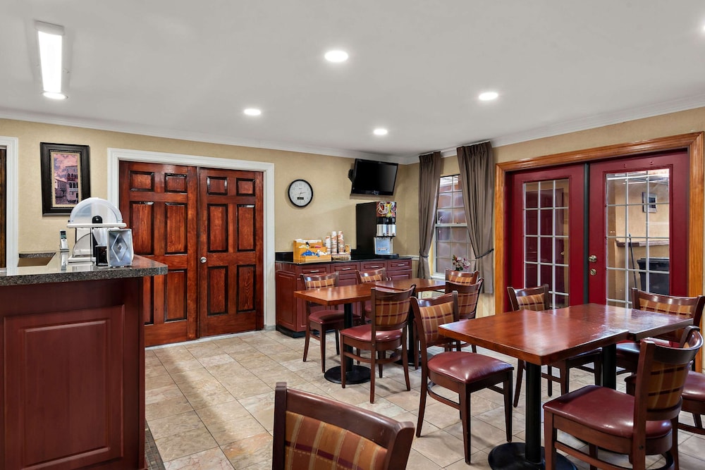 Econo Lodge Princess Anne - photo 29