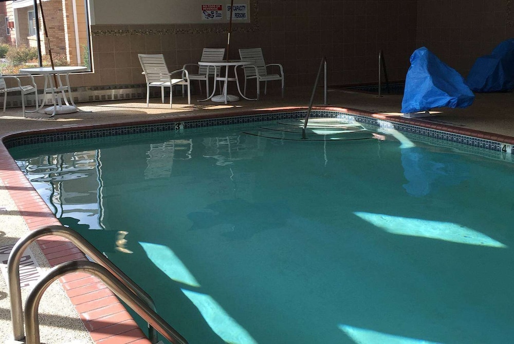 AmericInn by Wyndham Forest Lake - photo 40
