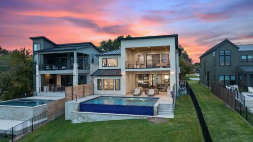 Luxe Lakefront Haven New Listing Promos Available in Kingsland, United States