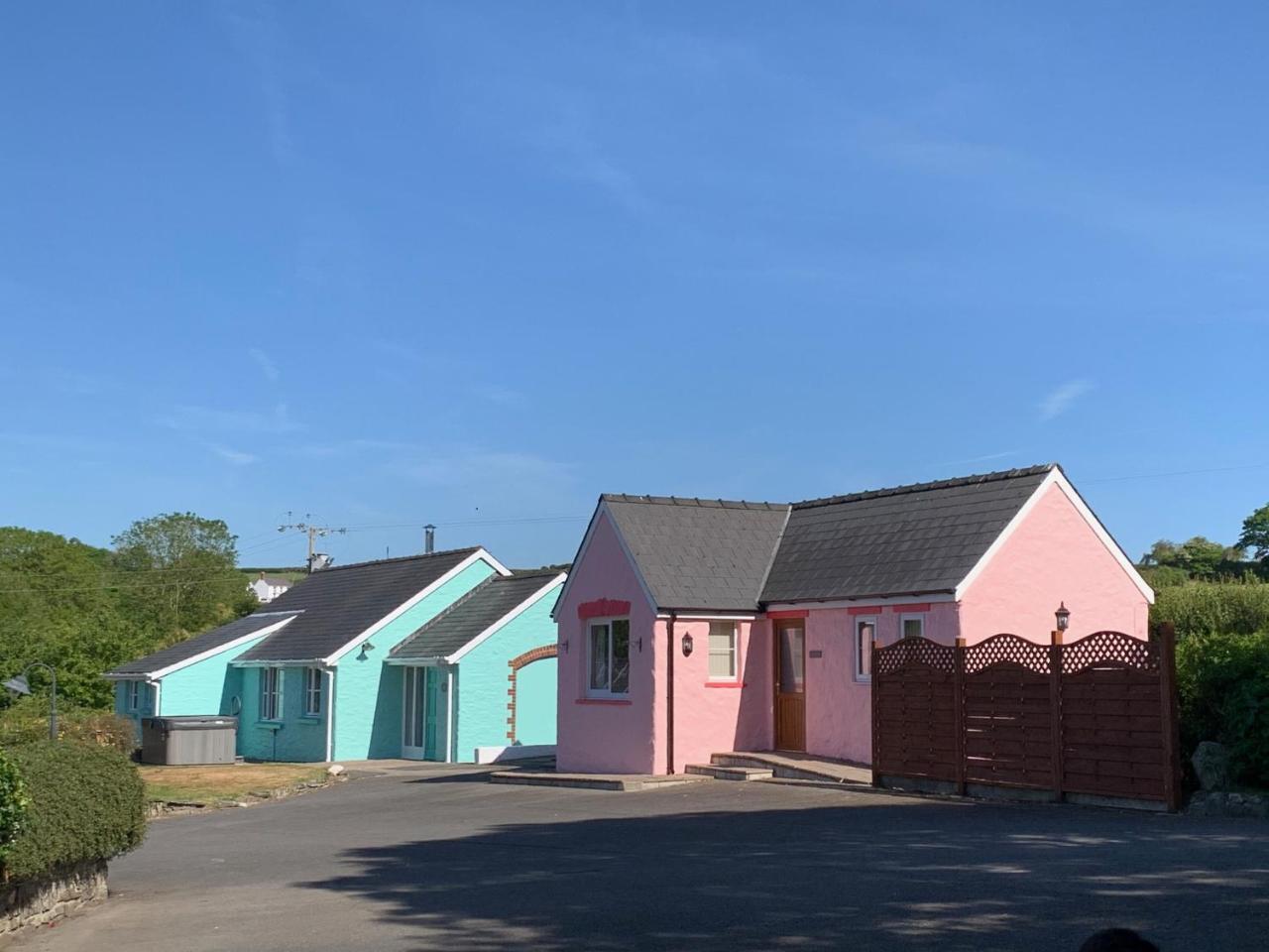 Canllefaes Cottages in Cardigan, United Kingdom