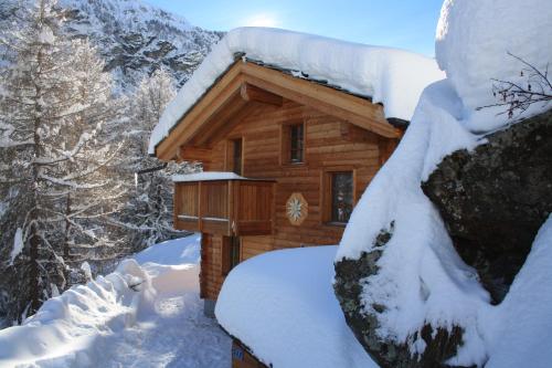 Chalet Hinter Dem Rot Stei — 4-Star Luxury Hotel in Zermatt, Switzerland