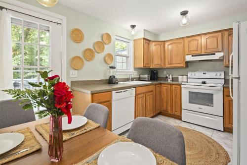 End Unit Townhome with in No VA 40 Mins to DC Pets OK in Sterling, United States