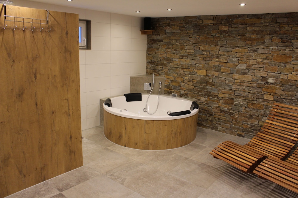 Indoor spa tub