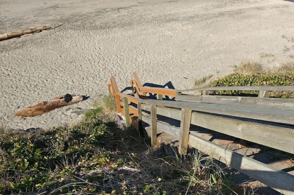 Sailor Jack's Oceanfront Inn - photo 64