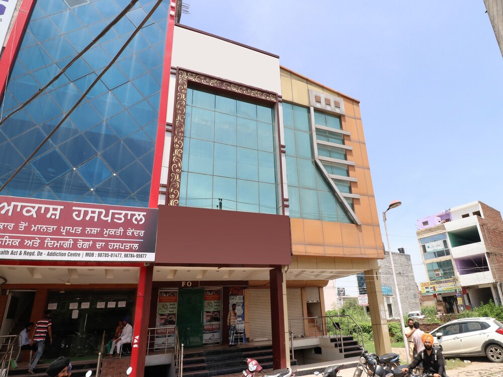 Oyo 16462 Hotel Fb in Kharar, India