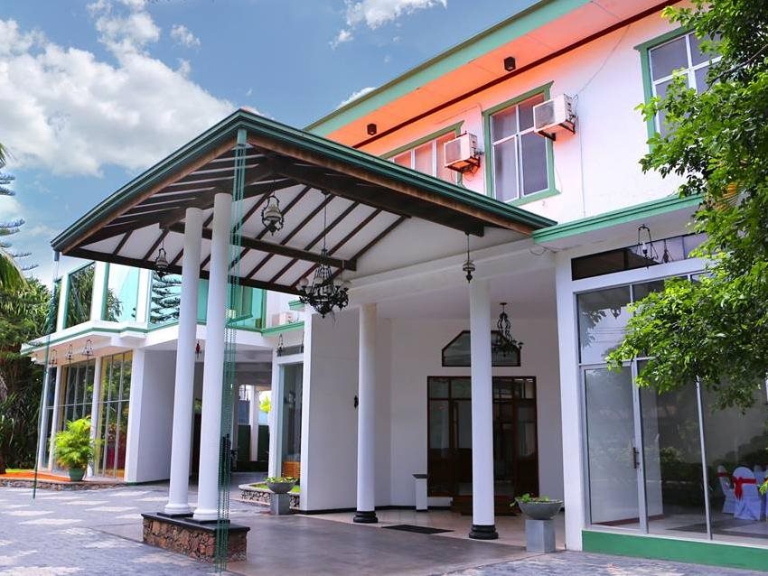 Water Lily Hotel — hotel in Beruwala