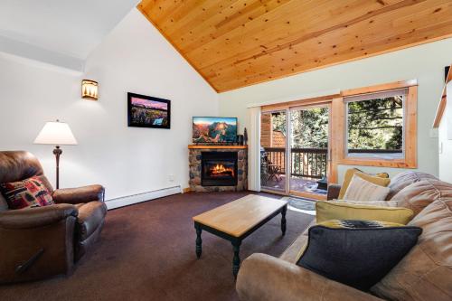 Bugle Pointe B15 by Estes Park Condos — 4-Star Luxury Hotel in Estes Park, United States