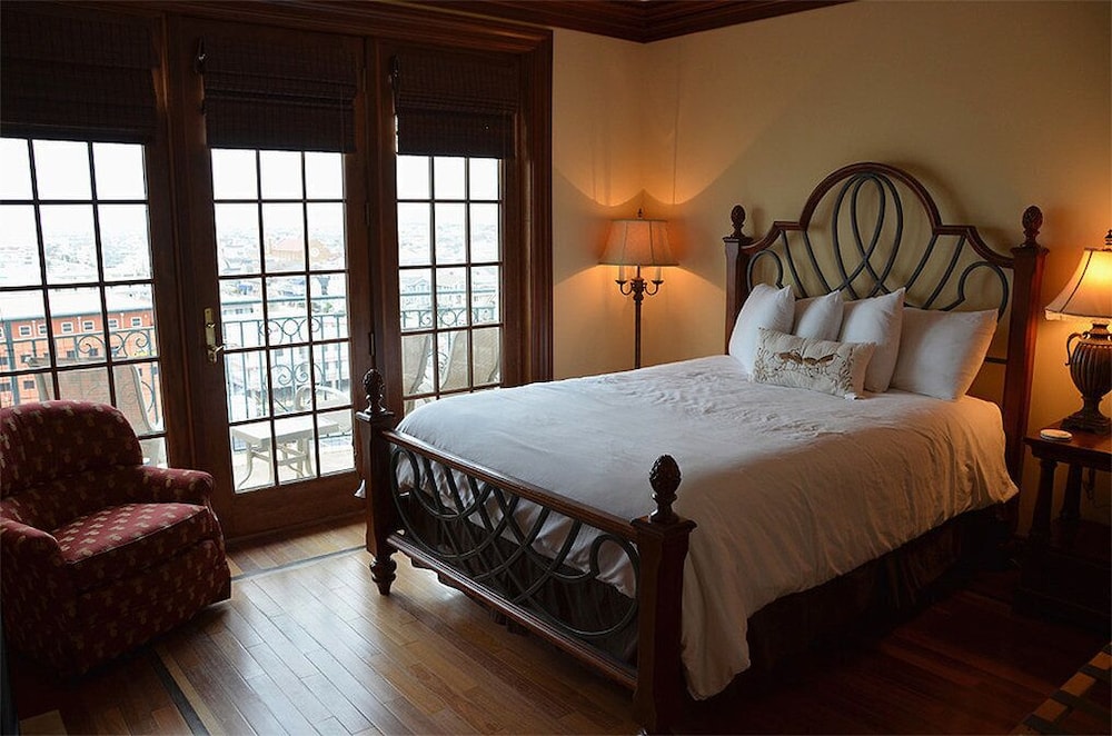 The Flanders Hotel - photo 24