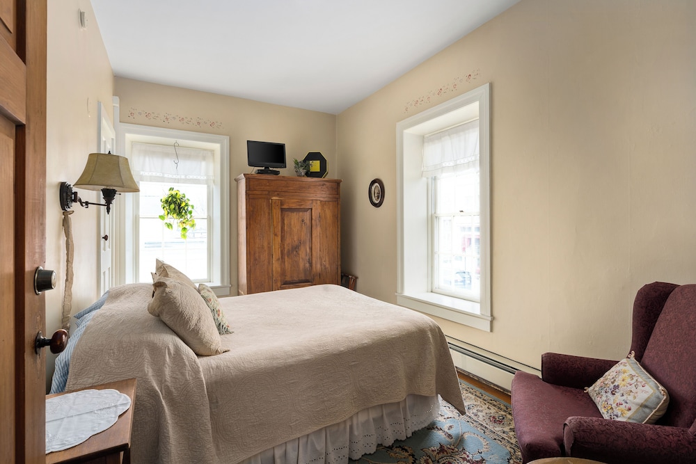 The Stagecoach Inn Bed & Breakfast and Five20 Social Stop - photo 33