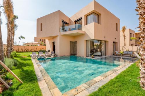Sumptuous Villa Heated Pool 15minutes to City Center Daily Housekeeping Private Cook and Chauffeur Games — 4-Star Luxury Hotel in Marrakesh, Morocco