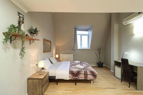 Cosy Central 2 BR Apartment By Wehost