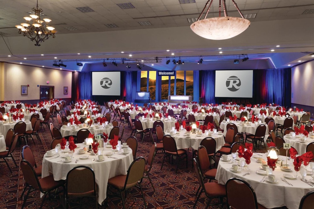 Bismarck Hotel and Conference Center - photo 33