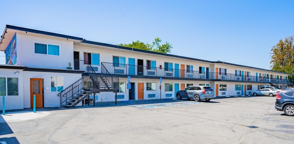 Tradewinds Motel - photo 30