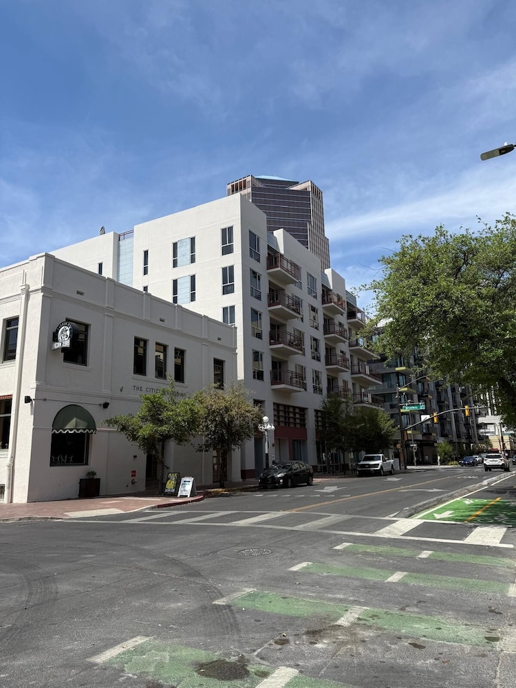 Unicorn Zebra - carbon neutral hotel in Tucson
